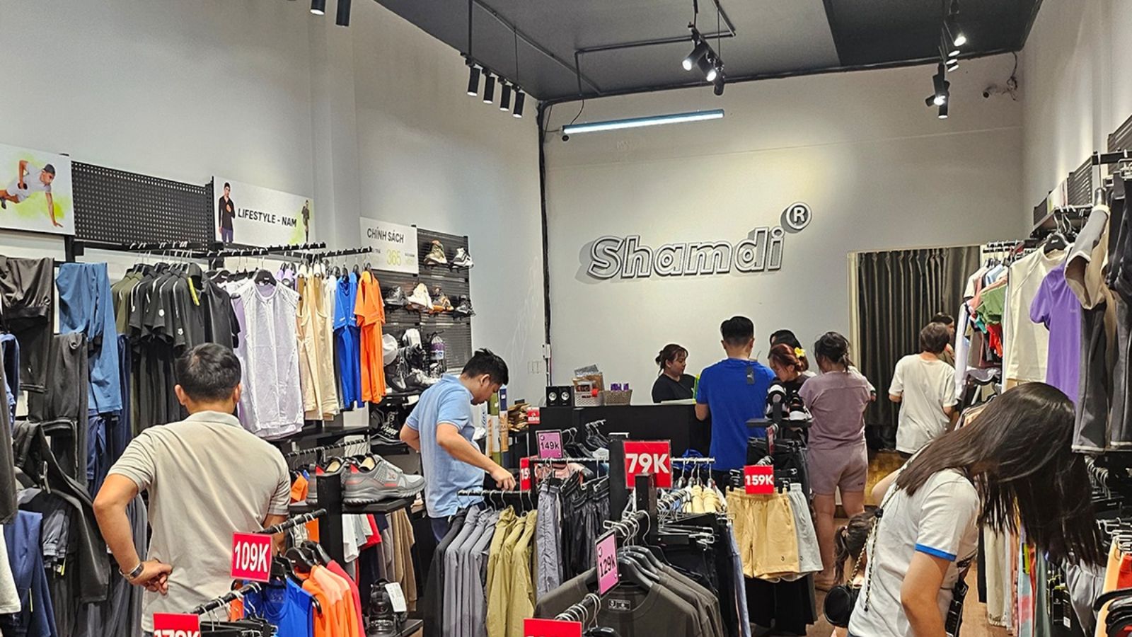 Nếu bạn đang tìm kiếm những shop bán áo thể thao giá rẻ uy tín, thì Shamdi là địa chỉ không thể bỏ qua.