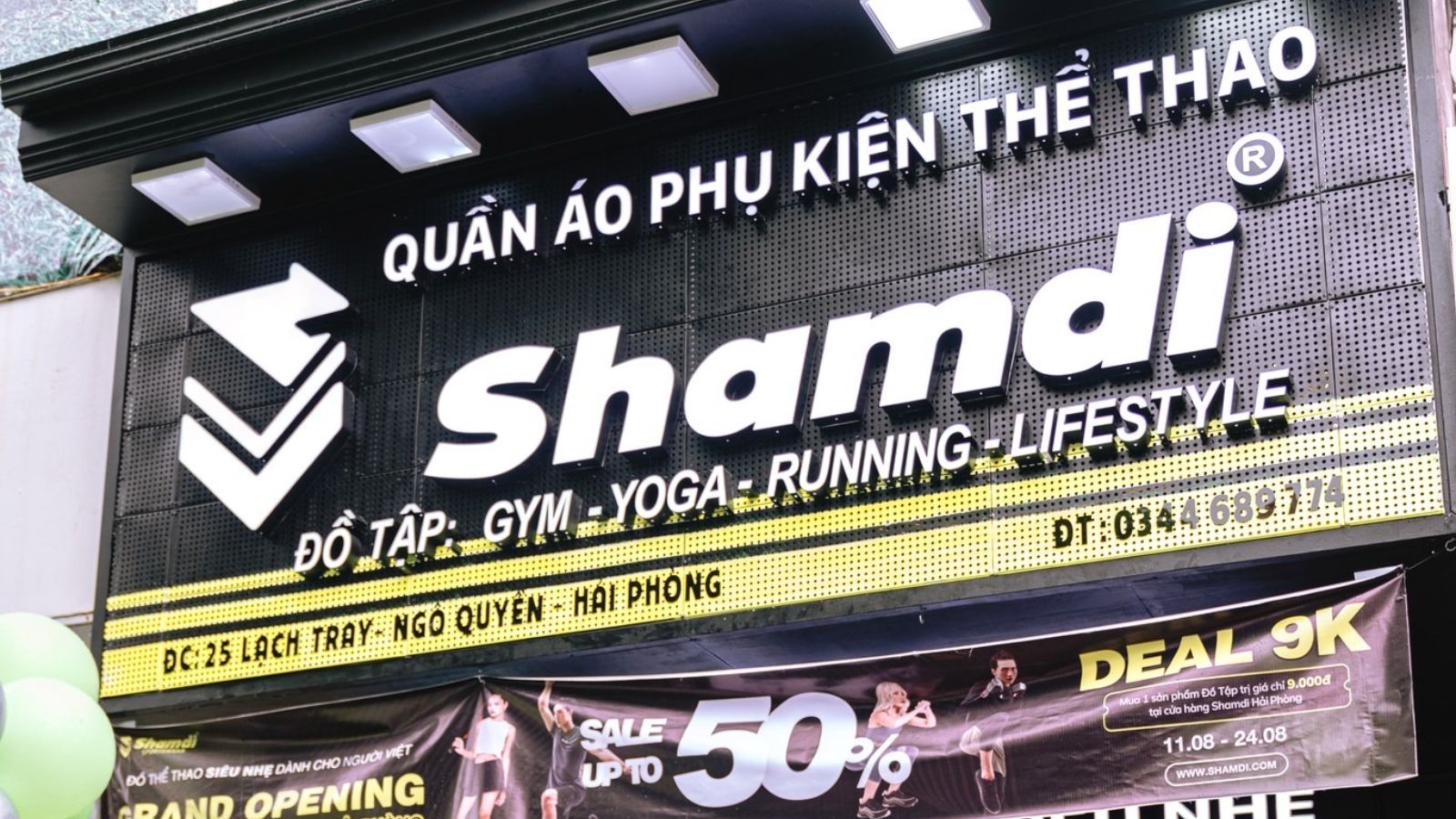 Shop thời trang "Shamdi" chuyên cung cấp các sản phẩm đồ thể thao, bao gồm đồ tập gym, yoga, và đồ chạy bộ.