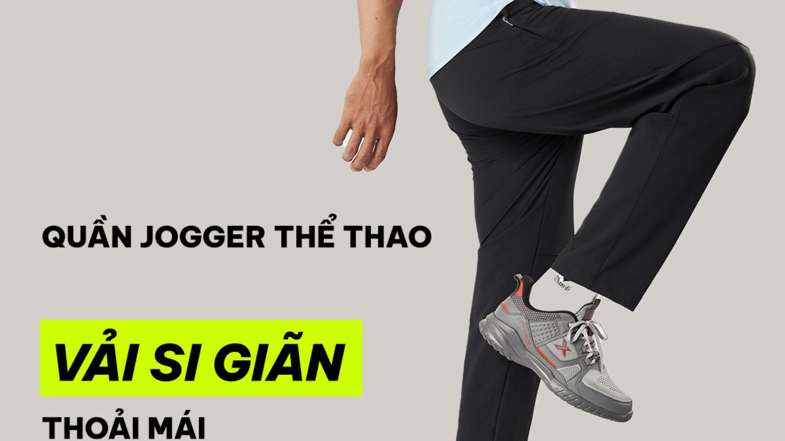 Vào những ngày se lạnh hoặc khi tập luyện ngoài trời, áo hoodie kết hợp với quần jogger là một lựa chọn lý tưởng.